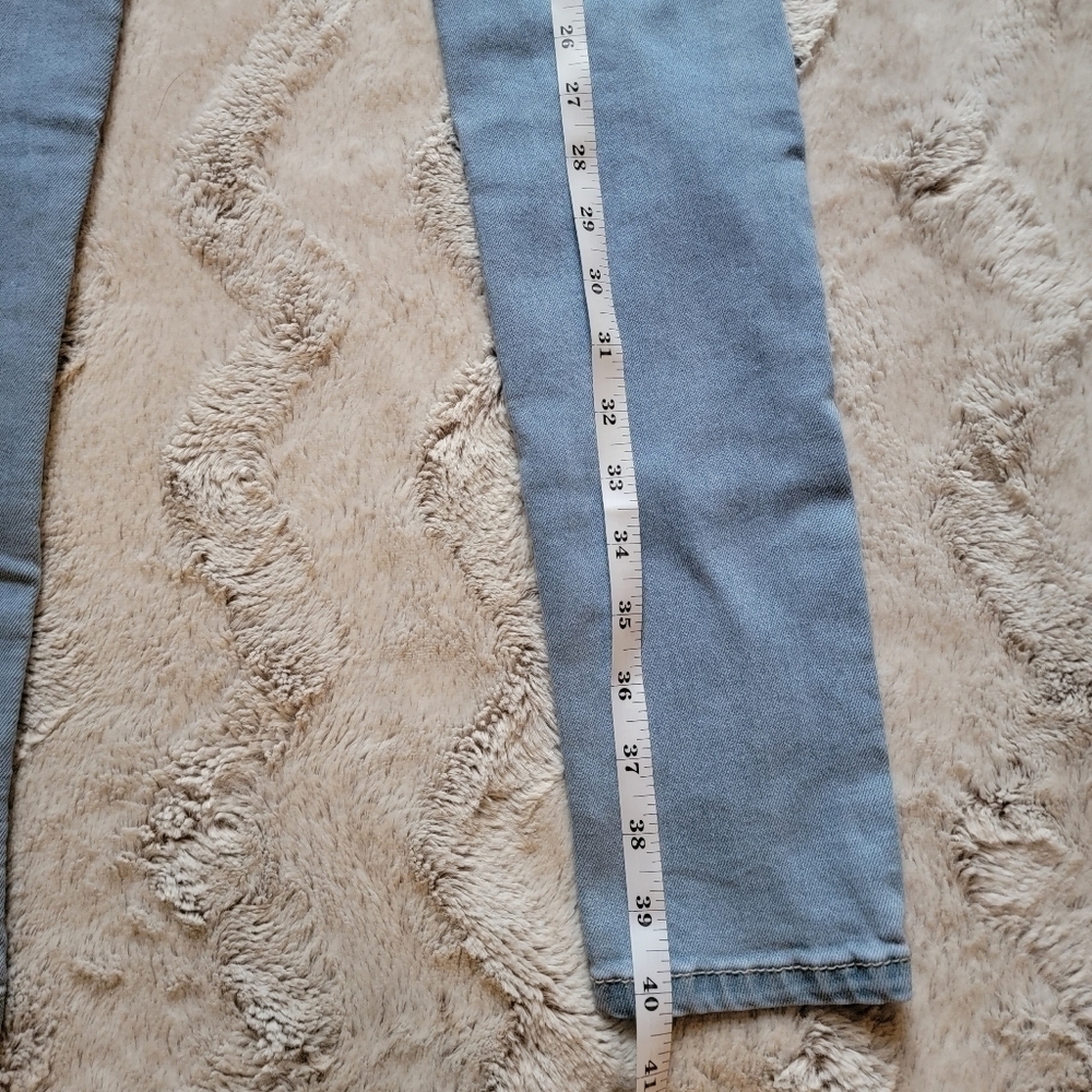 PrettyLittleThing Light Wash Open Distress Thigh 5Pocket Skinny Jean NWT 4 - Picture 13 of 16